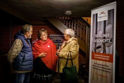 Ehepaar Plischke mit Helga Trölenberg bei den Orgelspielen 2019