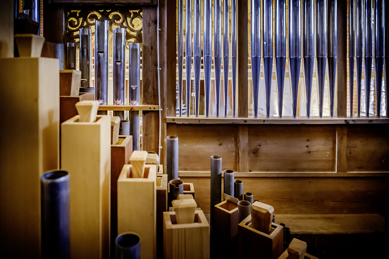 Hinter den Prospektpfeifen der Winzer-Orgel in Zarrentin, Foto: Heiko Preller